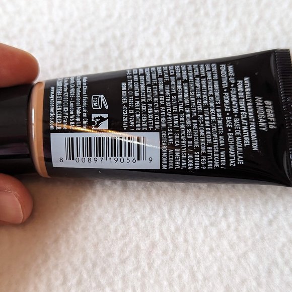 🌷4/$20 Mahogany BTGRF16 Born To Glow Naturally Radiant Foundation NYX - Picture 7 of 7